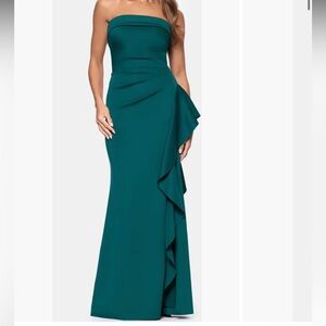 NWOT Xscape staples ruffle scuba gown